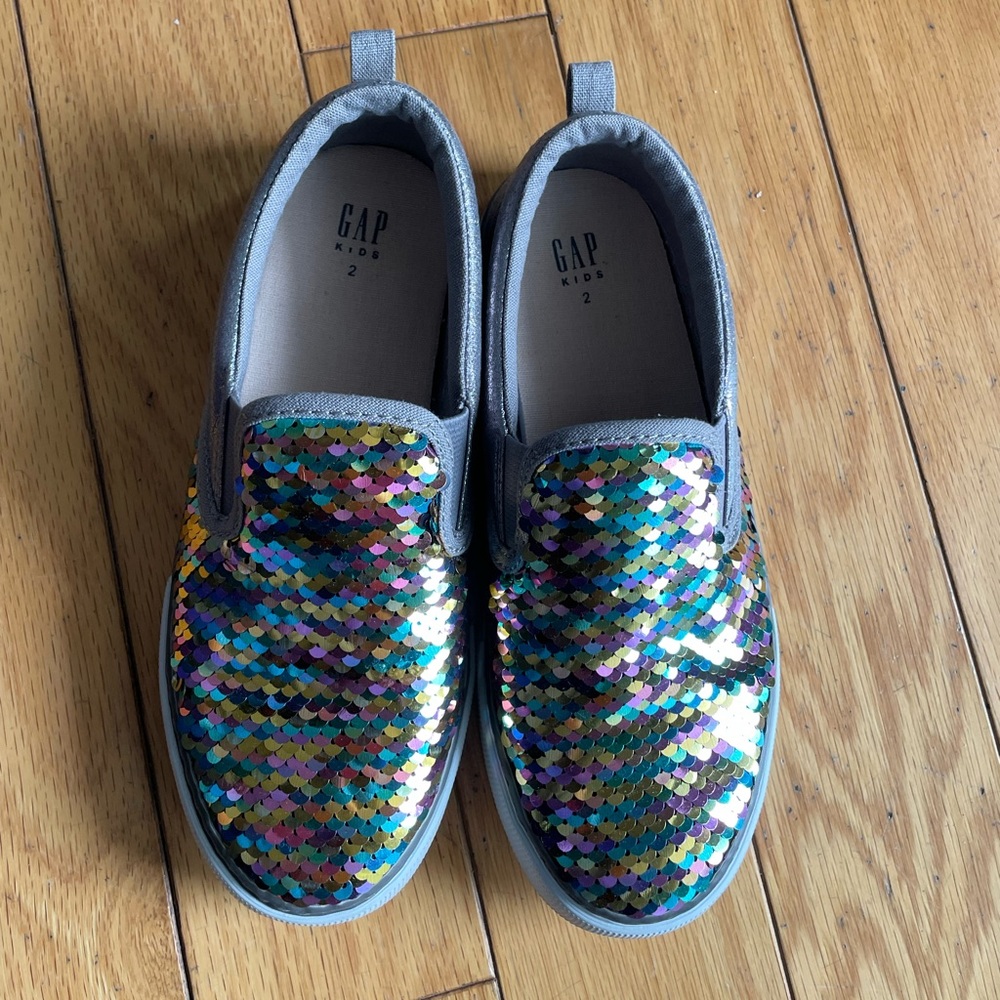 Flip sequins slide on shoe.
